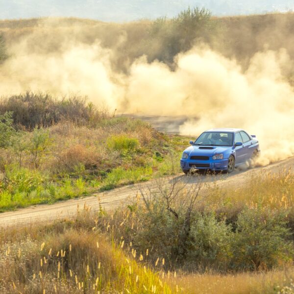 Jak zostać kierowcą rajdowym? Droga do kariery sportowej