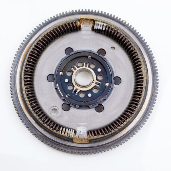 Koło zamachowe silnika: budowa, działanie i problemy z nim związane