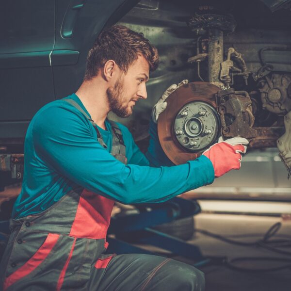 Naprawa i konserwacja układu hamulcowego: podstawowe czynności i wskazówki