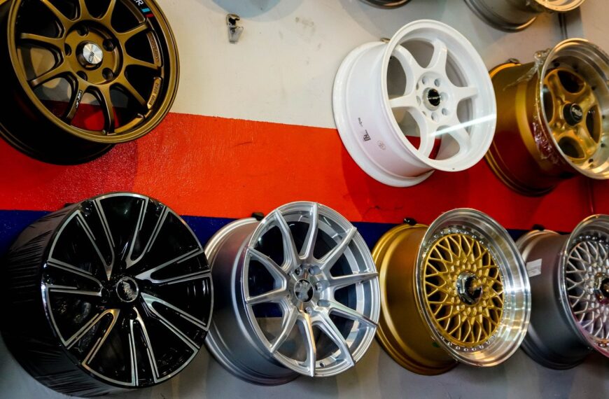 Jakie wybrać felgi do samochodu? Poradnik dla początkujących