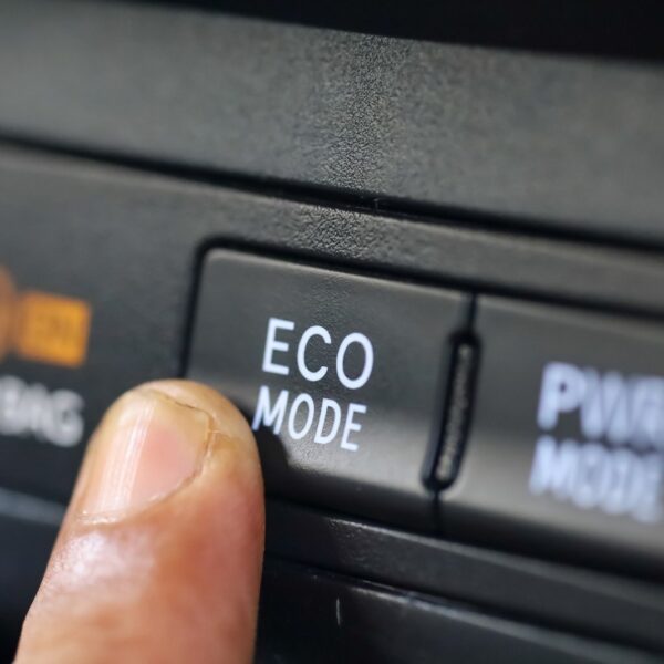 Jak obniżyć spalanie w samochodzie? Praktyczne wskazówki dla oszczędnych kierowców