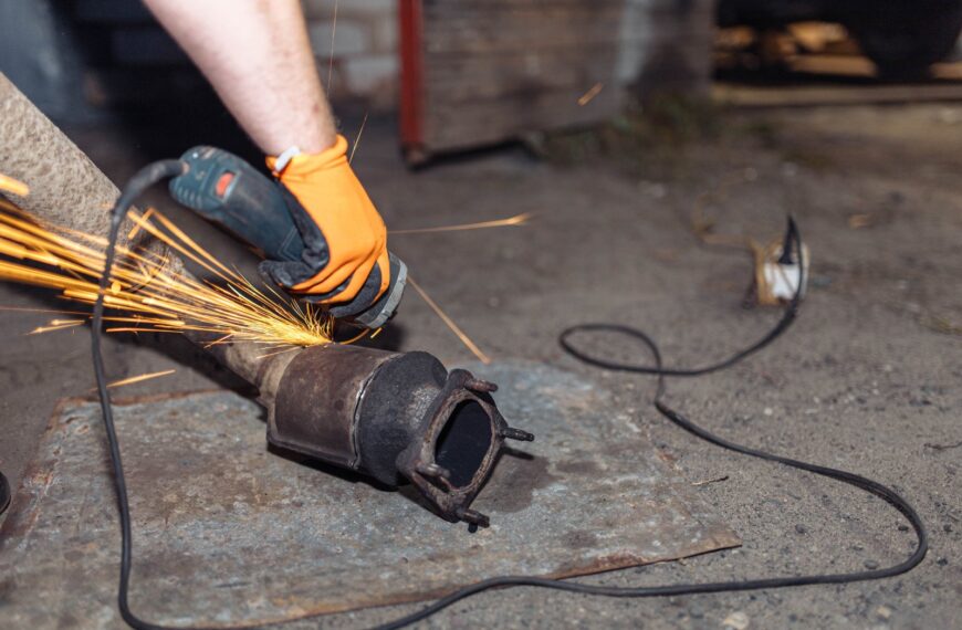 Kradzież katalizatora: dlaczego jest tak popularna i jak się jej ustrzec?