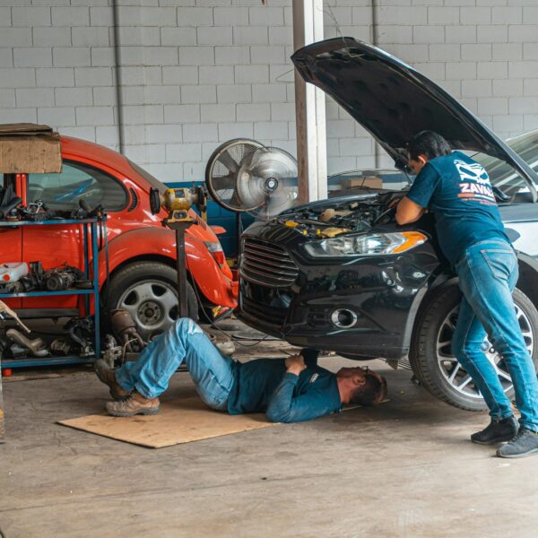 Jakie są najczęstsze mity dotyczące konserwacji samochodów i jak się przed nimi bronić?