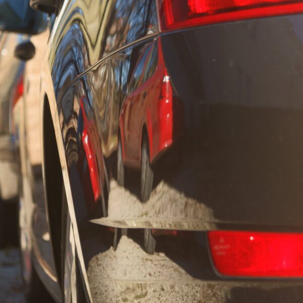 Przewodnik po najważniejszych oznaczeniach i symbolach na desce rozdzielczej samochodu.