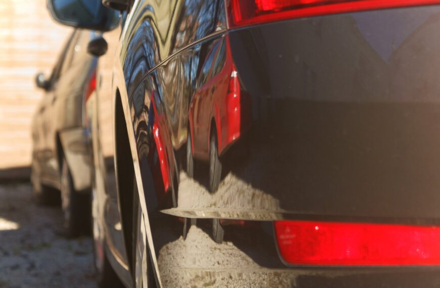 Przewodnik po najważniejszych oznaczeniach i symbolach na desce rozdzielczej samochodu.